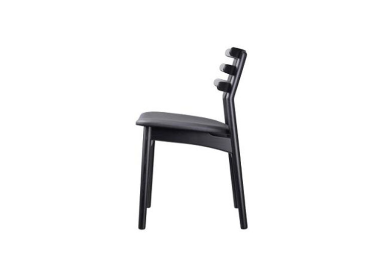chaise-J48-noir-poul-m-volther-fdb-maison-nordik.4