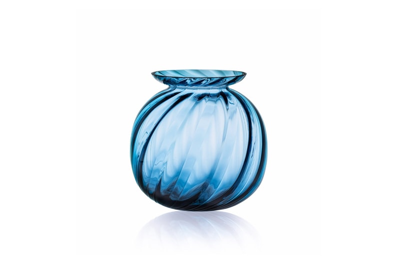 vase-anna-von-lipa-balloon-swirl-blue-smoke-maison-nordik