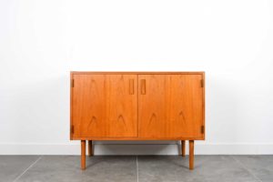 danish modern mid century vintage mobilier en teck palissandre rio années 50 années 60 années 70 mobilier meuble ancien danois danemark scandinave maison nordik paris meubles décoration design nordique éditeur designer meuble de rangement en teck placard meuble TV console petite enfilade