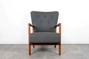 danish modern mid century vintage teck palissandre rio années 50 années 60 années 70 mobilier meuble ancien danois danemark scandinave maison nordik paris meubles décoration design éditeur designer 2 fauteuils années 50 en marronnier et lainage dans les tons bleu fauteuil siège assise s'assoir