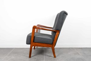 danish modern mid century vintage teck palissandre rio années 50 années 60 années 70 mobilier meuble ancien danois danemark scandinave maison nordik paris meubles décoration design éditeur designer 2 fauteuils années 50 en marronnier et lainage dans les tons bleu fauteuil siège assise s'assoir