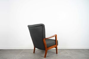 danish modern mid century vintage teck palissandre rio années 50 années 60 années 70 mobilier meuble ancien danois danemark scandinave maison nordik paris meubles décoration design éditeur designer 2 fauteuils années 50 en marronnier et lainage dans les tons bleu fauteuil siège assise s'assoir