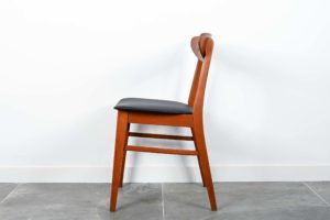 danish modern mid century vintage mobilier en teck palissandre rio années 50 années 60 années 70 mobilier meuble ancien danois danemark scandinave maison nordik paris meubles décoration design nordique éditeur marque designer Farstrup 6 chaises de table en teck assises re-tapissées siège assise fauteuil