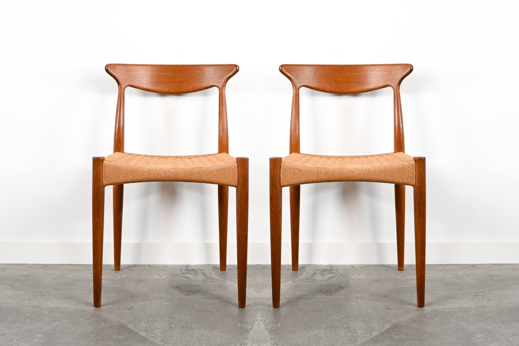 2 Chaises de Table en Teck ‘Arne Hovmand-Olsen’