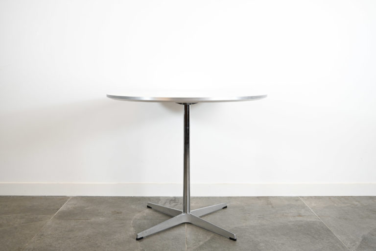 Table ‘Circular’ Arne Jacobsen