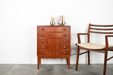 danish modern mid century vintage teck palissandre Rio années 50 années 60 années 70 mobilier meuble ancien danois Danemark scandinave maison nordik Paris meubles décoration design éditeur designer commode 5 tiroirs en teck chiffonier meuble de rangement à tiroirs