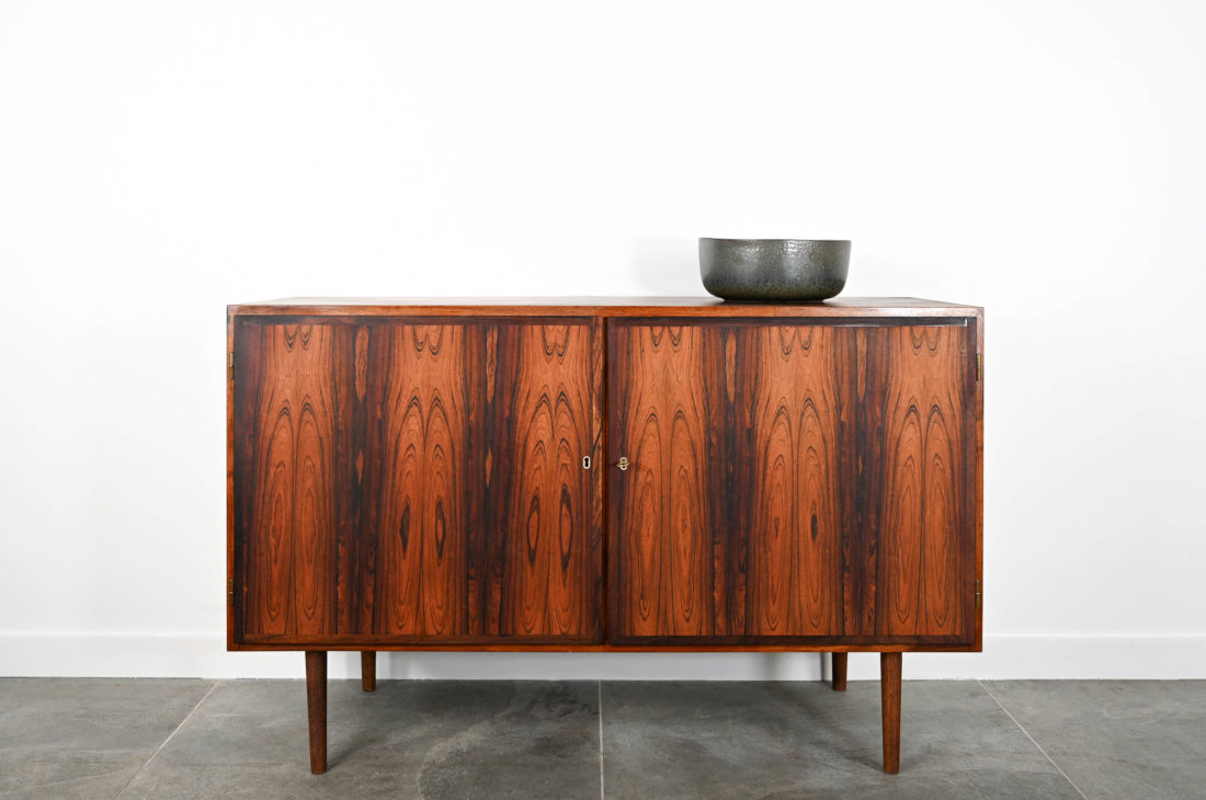 danish modern mid century vintage teck palissandre Rio années 50 années 60 années 70 mobilier meuble ancien danois Danemark scandinave maison nordik Paris meubles décoration design éditeur designer Poul Hundevad enfilade en palissandre de Rio meuble de rangement bahut meuble tv vaisselier