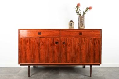 danish modern mid century vintage teck palissandre rio années 50 années 60 années 70 mobilier meuble ancien danois danemark scandinave maison nordik paris meubles décoration design éditeur Brouer enfilade en palissandre de Rio meuble de rangement meuble tv bahu buffet