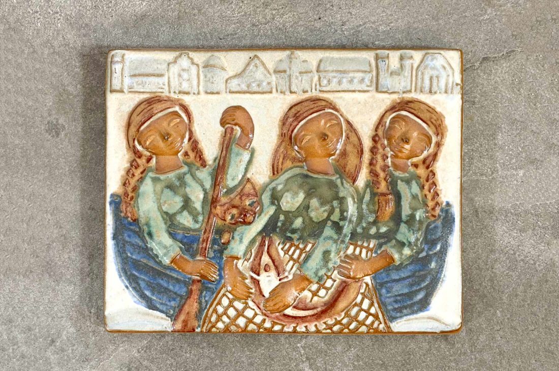 danish modern mid century vintage teck palissandre rio années 50 années 60 années 70 mobilier meuble ancien danois Danemark scandinave maison nordik paris meubles décoration design éditeur designer Michael Andersen relief en céramique décoration murale