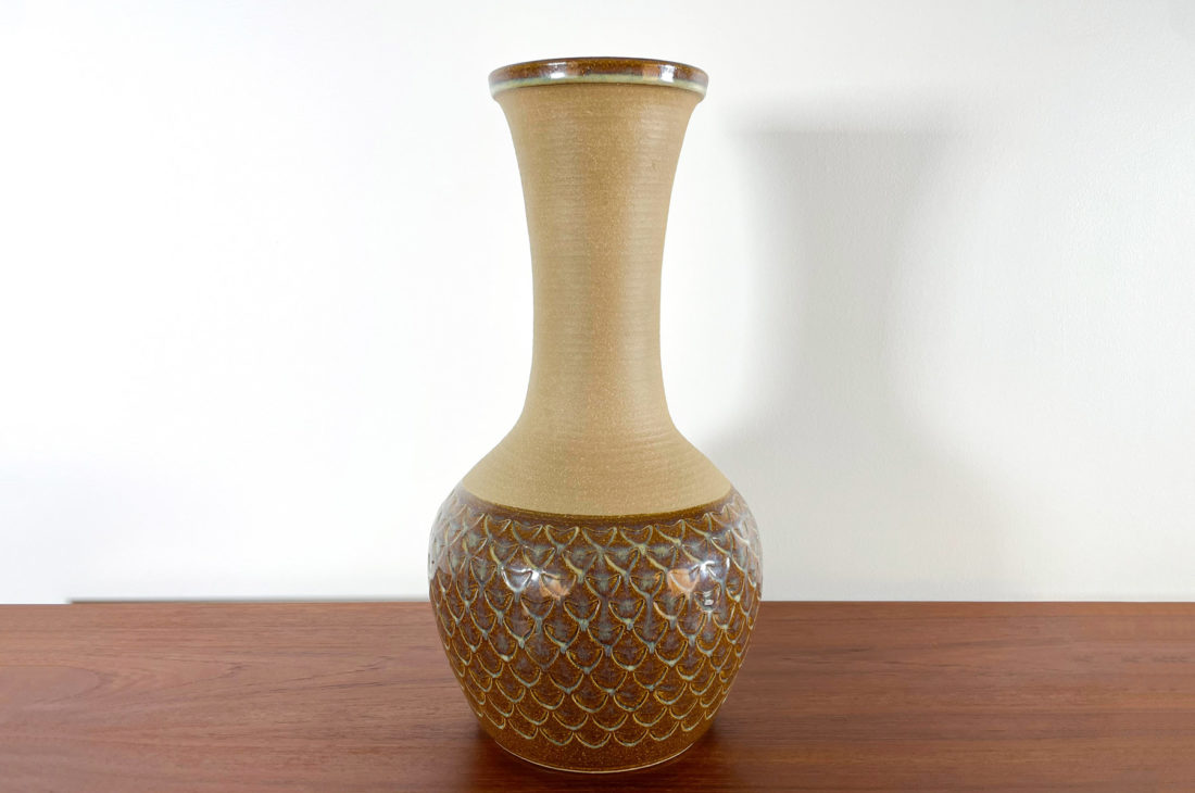 danish modern mid century vintage teck palissandre rio années 50 années 60 années 70 mobilier meuble ancien danois Danemark scandinave maison nordik paris meubles décoration design éditeur Søholm vase en céramique