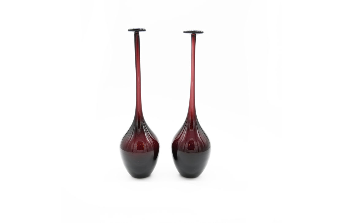 danish modern mid century vintage teck palissandre rio années 50 années 60 années 70 mobilier meuble ancien danois Danemark scandinave maison nordik paris meubles décoration design éditeur Kosta Boda designer Kjell Engman vase solifleur paire de vase en verre