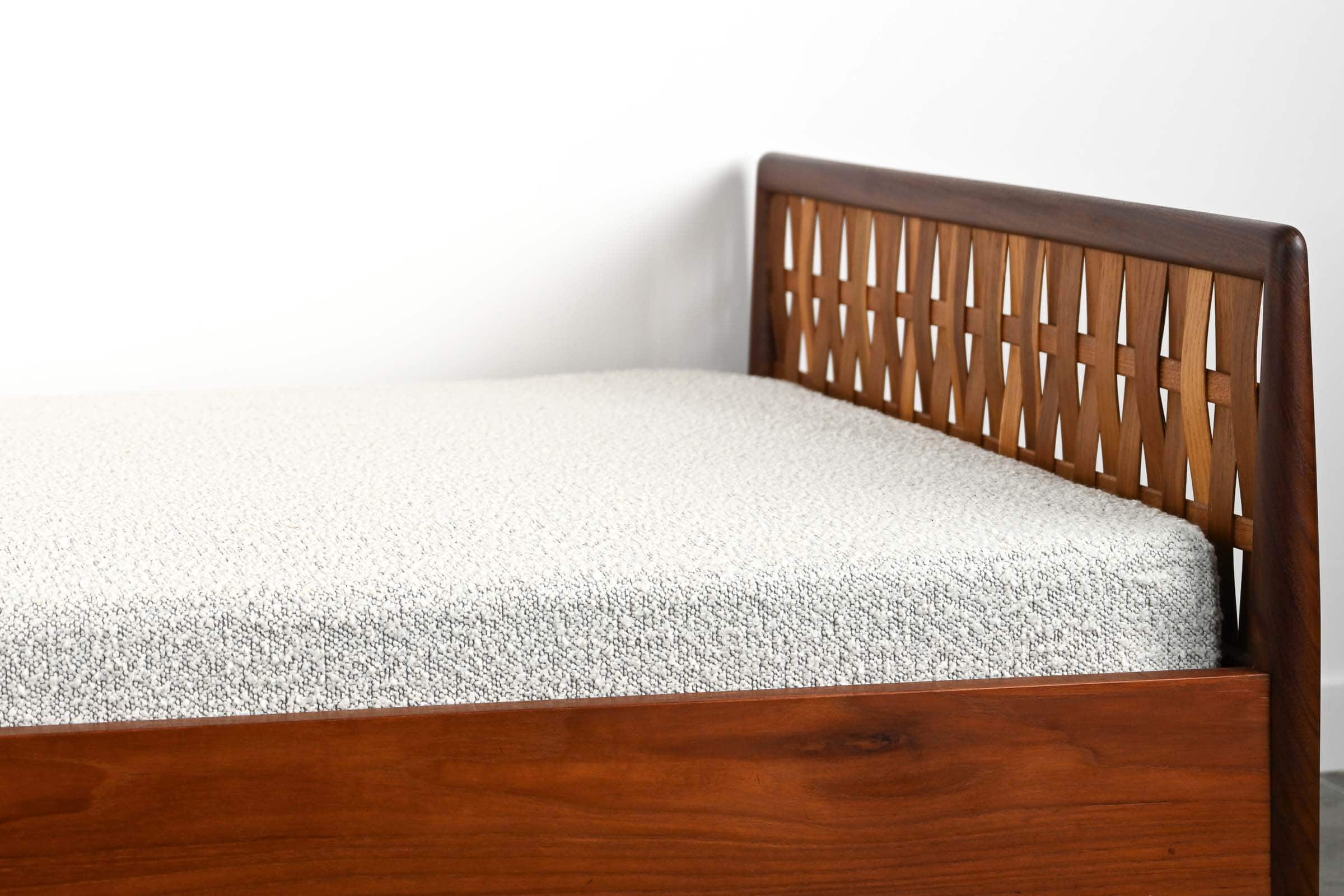 Lit en Teck / Daybed re-tapissé