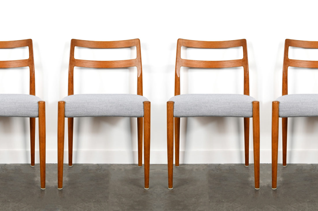 danish modern mid century vintage teck palissandre rio années 50 années 60 années 70 mobilier meuble ancien danois danemark scandinave maison nordik paris meubles décoration design éditeur designer Johannes Andersen 4 chaises de table en chêne assises re-tapissées chaise assise chaise table à manger