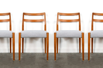 danish modern mid century vintage teck palissandre rio années 50 années 60 années 70 mobilier meuble ancien danois danemark scandinave maison nordik paris meubles décoration design éditeur designer Johannes Andersen 4 chaises de table en chêne assises re-tapissées chaise assise chaise table à manger