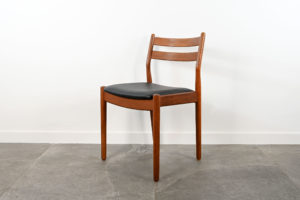 danish modern mid century vintage teck palissandre rio années 50 années 60 années 70 mobilier meuble ancien danois danemark scandinave maison nordik paris meubles décoration design éditeur designer 5 chaises de table en chêne assises re-tapissées chaise assise chaise table à manger