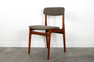 danish modern mid century vintage teck palissandre rio années 50 années 60 années 70 mobilier meuble ancien danois danemark scandinave maison nordik paris meubles décoration design éditeur designer 4 chaises de table en teck assises re-tapissées chaise assise chaise table à manger