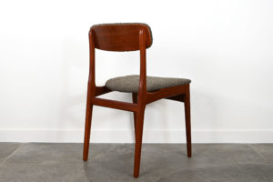 danish modern mid century vintage teck palissandre rio années 50 années 60 années 70 mobilier meuble ancien danois danemark scandinave maison nordik paris meubles décoration design éditeur designer 4 chaises de table en teck assises re-tapissées chaise assise chaise table à manger