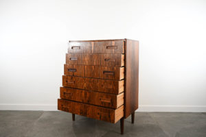 danish modern mid century vintage teck palissandre rio années 50 années 60 années 70 mobilier meuble ancien danois danemark scandinave maison nordik paris meubles décoration design éditeur designer commode 6 tiroirs en palissandre de Rio meuble de rangement à tiroirs