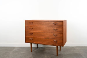 danish modern mid century vintage teck palissandre rio années 50 années 60 années 70 mobilier meuble ancien danois danemark scandinave maison nordik paris meubles décoration design éditeur designer Kai Kristiansen commode 4 tiroirs en teck meuble de rangement à tiroirs
