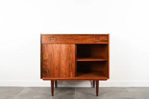 danish modern mid century vintage teck palissandre rio années 50 années 60 années 70 mobilier meuble ancien danois danemark scandinave maison nordik paris meubles décoration design éditeur designer 2 meubles de rangements en palissandre de Rio placard petite enfilade meuble tv