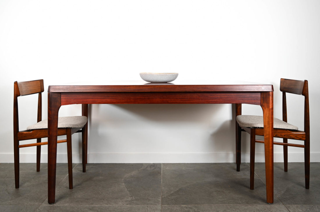 danish modern mid century vintage teck palissandre rio années 50 années 60 années 70 mobilier meuble ancien danois danemark scandinave maison nordik paris meubles décoration design éditeur designer Henning Kjaernulf table de repas en palissandre de Rio avec 2 rallonges intégrées table à manger table pour diner