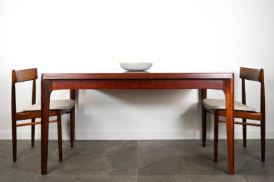 danish modern mid century vintage teck palissandre rio années 50 années 60 années 70 mobilier meuble ancien danois danemark scandinave maison nordik paris meubles décoration design éditeur designer Henning Kjaernulf table de repas en palissandre de Rio avec 2 rallonges intégrées table à manger table pour diner