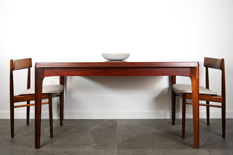 Table de Repas ‘Henning Kjaernulf’