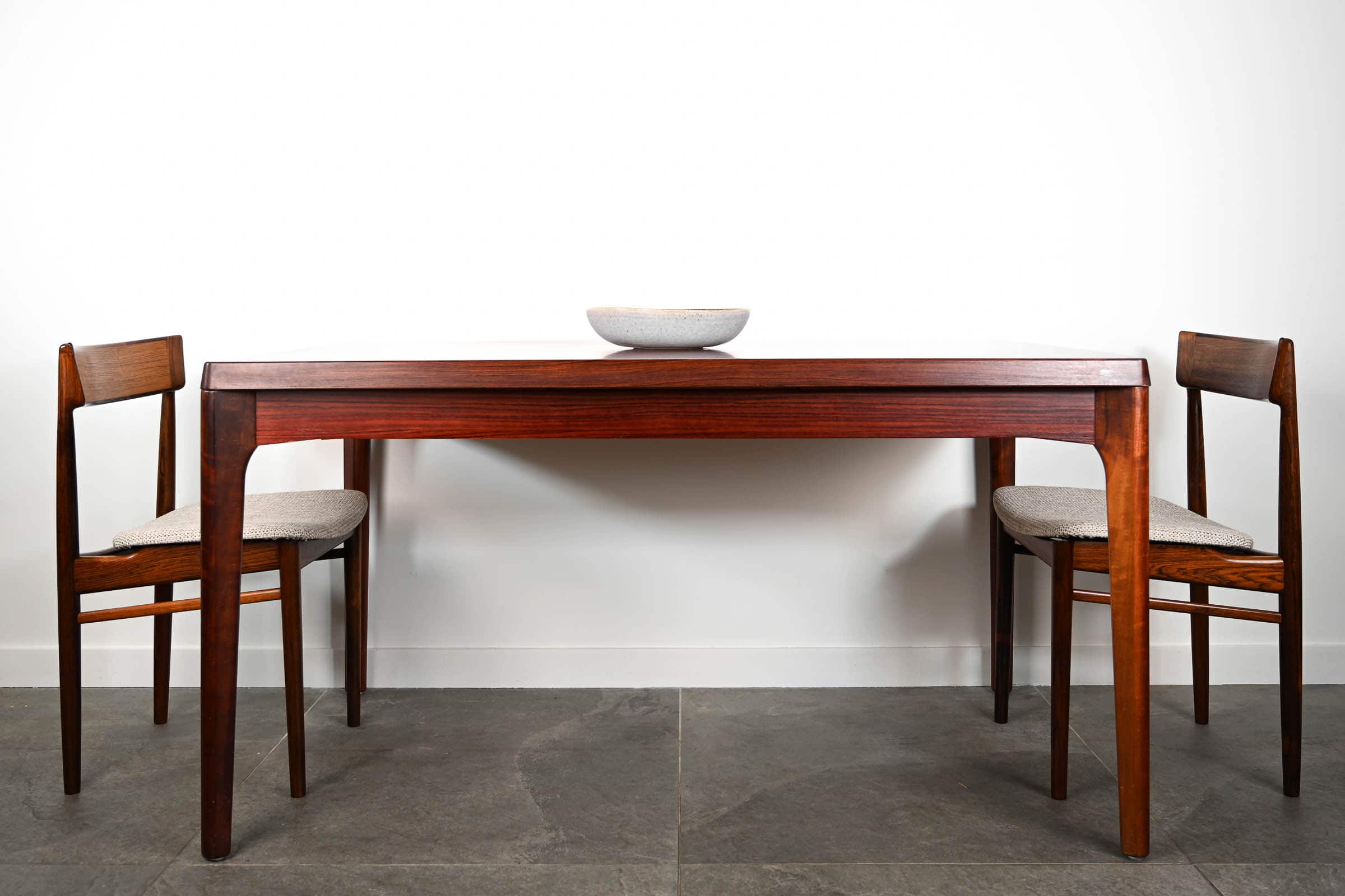 Table de Repas ‘Henning Kjaernulf’