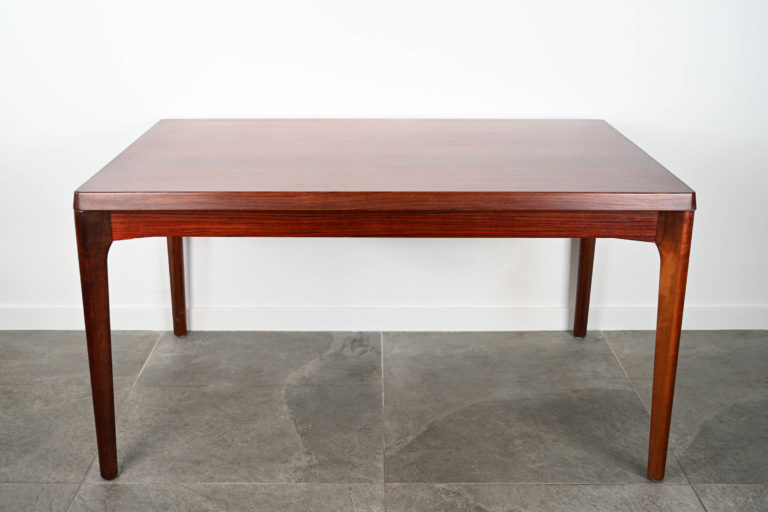 Table de Repas ‘Henning Kjaernulf’
