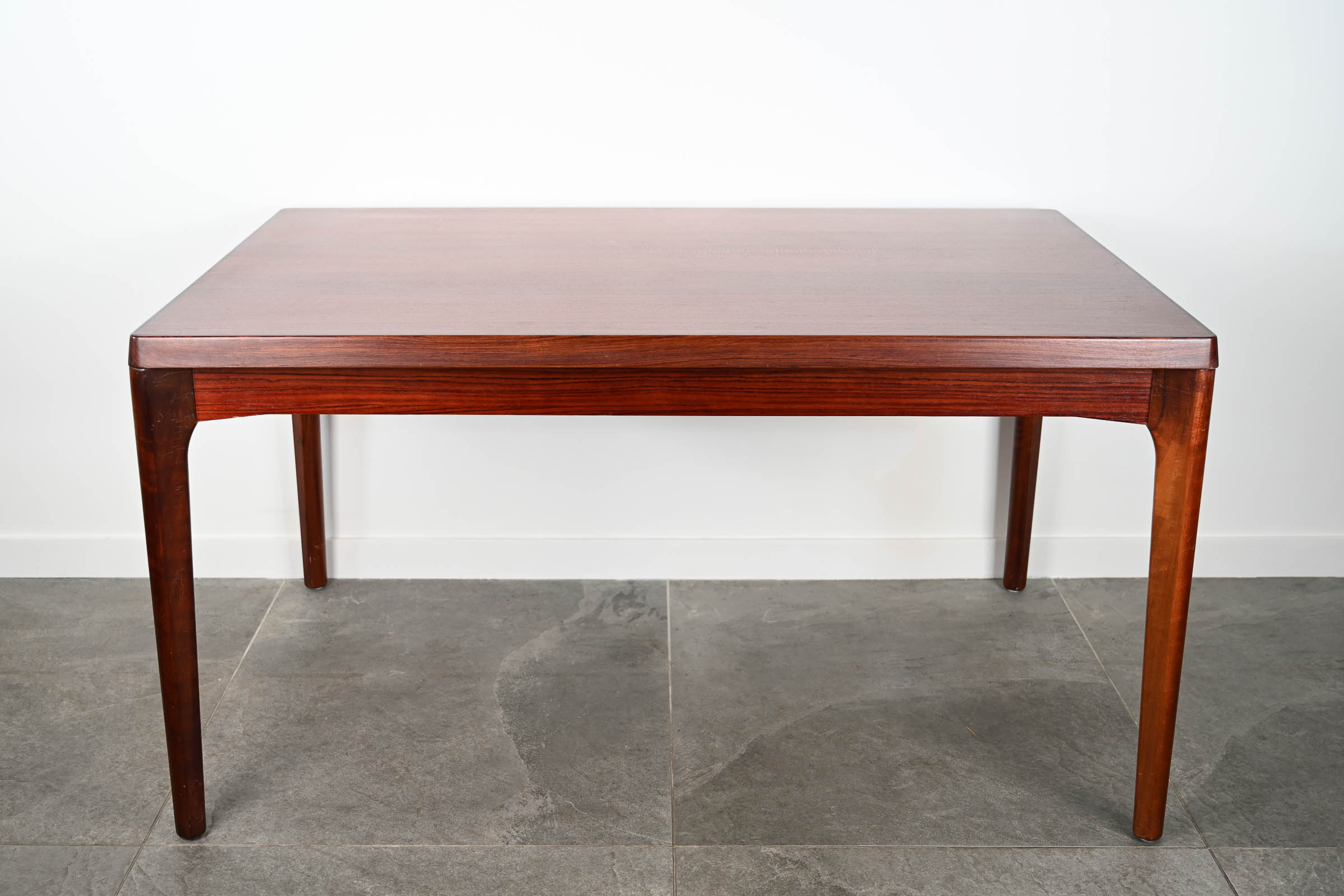 Table de Repas ‘Henning Kjaernulf’