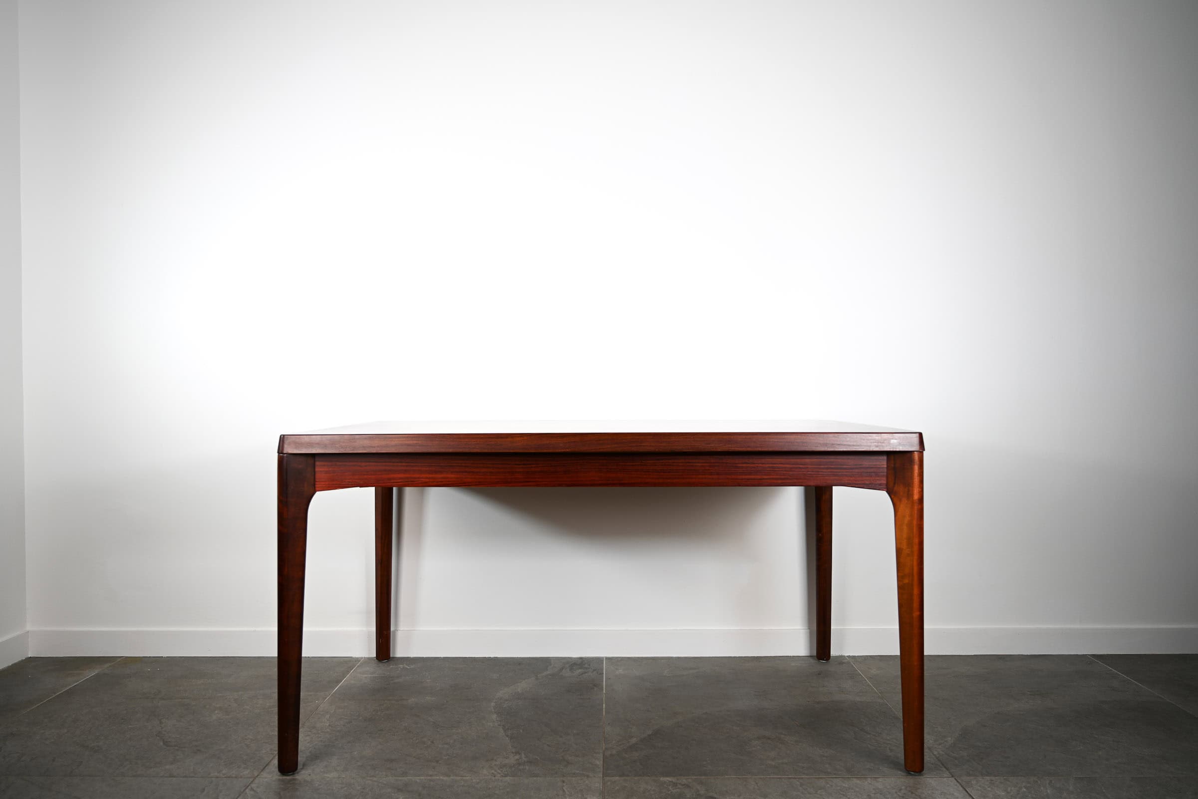 Table de Repas ‘Henning Kjaernulf’