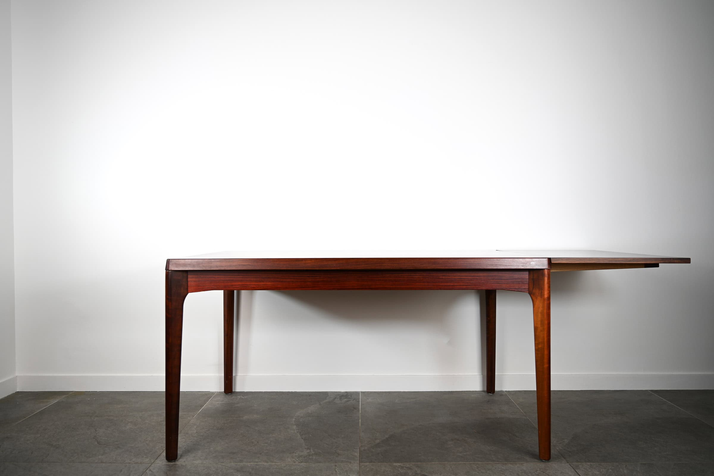 Table de Repas ‘Henning Kjaernulf’