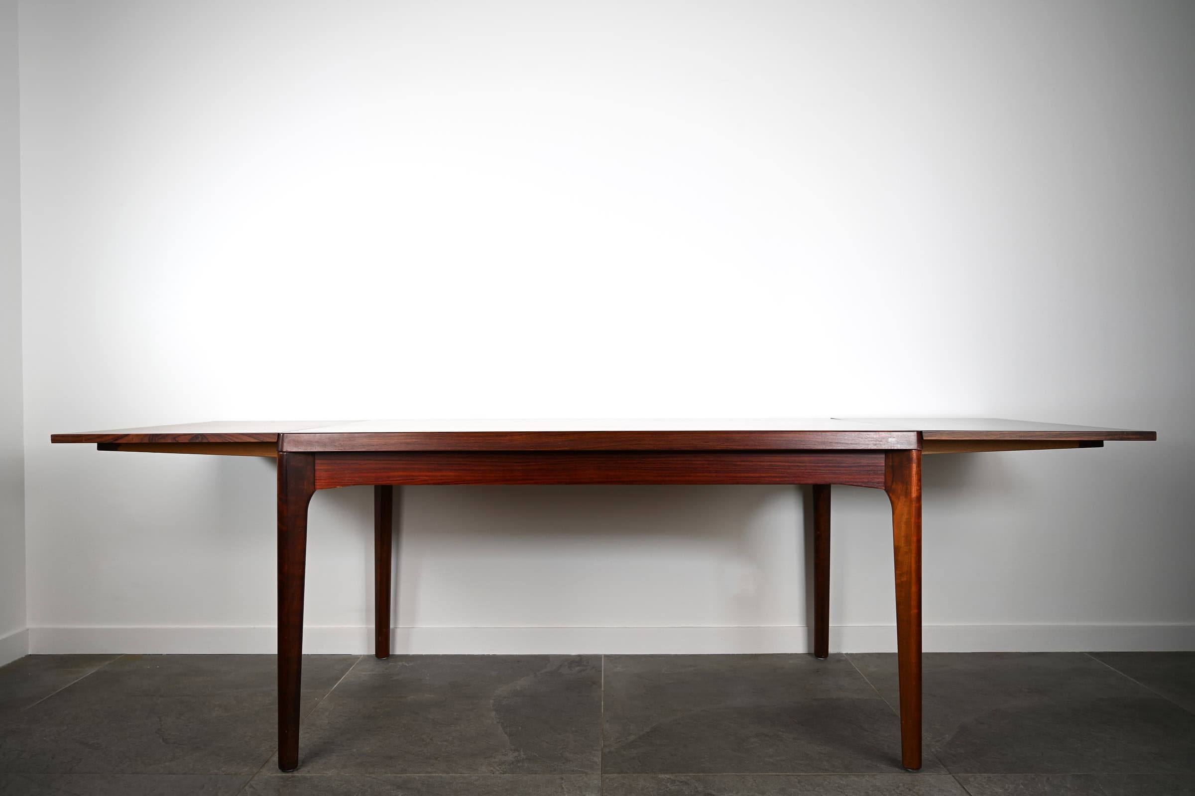 Table de Repas ‘Henning Kjaernulf’