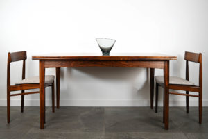 danish modern mid century vintage teck palissandre rio années 50 années 60 années 70 mobilier meuble ancien danois danemark scandinave maison nordik paris meubles décoration design éditeur designer table de repas en palissandre de Rio avec 2 rallonges intégrées table à manger table pour diner