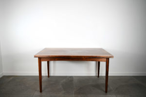 danish modern mid century vintage teck palissandre rio années 50 années 60 années 70 mobilier meuble ancien danois danemark scandinave maison nordik paris meubles décoration design éditeur designer table de repas en palissandre de Rio avec 2 rallonges intégrées table à manger table pour diner
