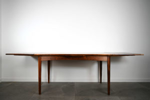 danish modern mid century vintage teck palissandre rio années 50 années 60 années 70 mobilier meuble ancien danois danemark scandinave maison nordik paris meubles décoration design éditeur designer table de repas en palissandre de Rio avec 2 rallonges intégrées table à manger table pour diner