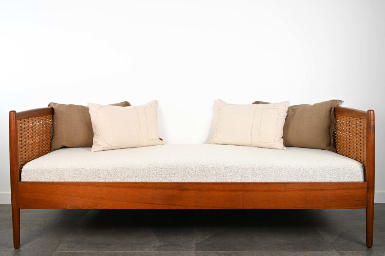 Lit en Teck / Daybed re-tapissé
