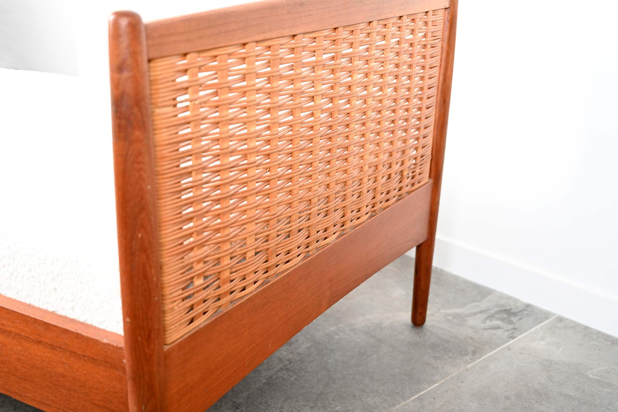 Lit en Teck / Daybed re-tapissé