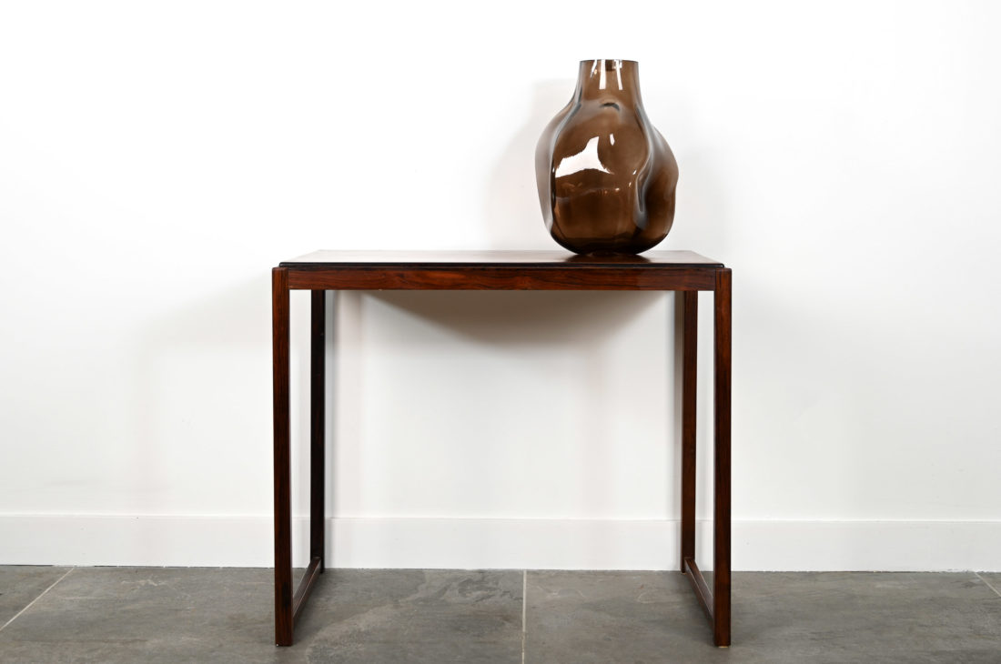 danish modern mid century vintage teck palissandre rio années 50 années 60 années 70 mobilier meuble ancien danois danemark scandinave maison nordik paris meubles décoration design éditeur designer table d'appoint en palissandre de Rio bout de canapé coffee table