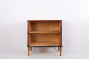 danish modern mid century vintage teck palissandre rio années 50 années 60 années 70 mobilier meuble ancien danois danemark scandinave maison nordik paris meubles décoration design éditeur designer meuble de rangement en teck placard meuble en bois pour vasque meuble d'appoint