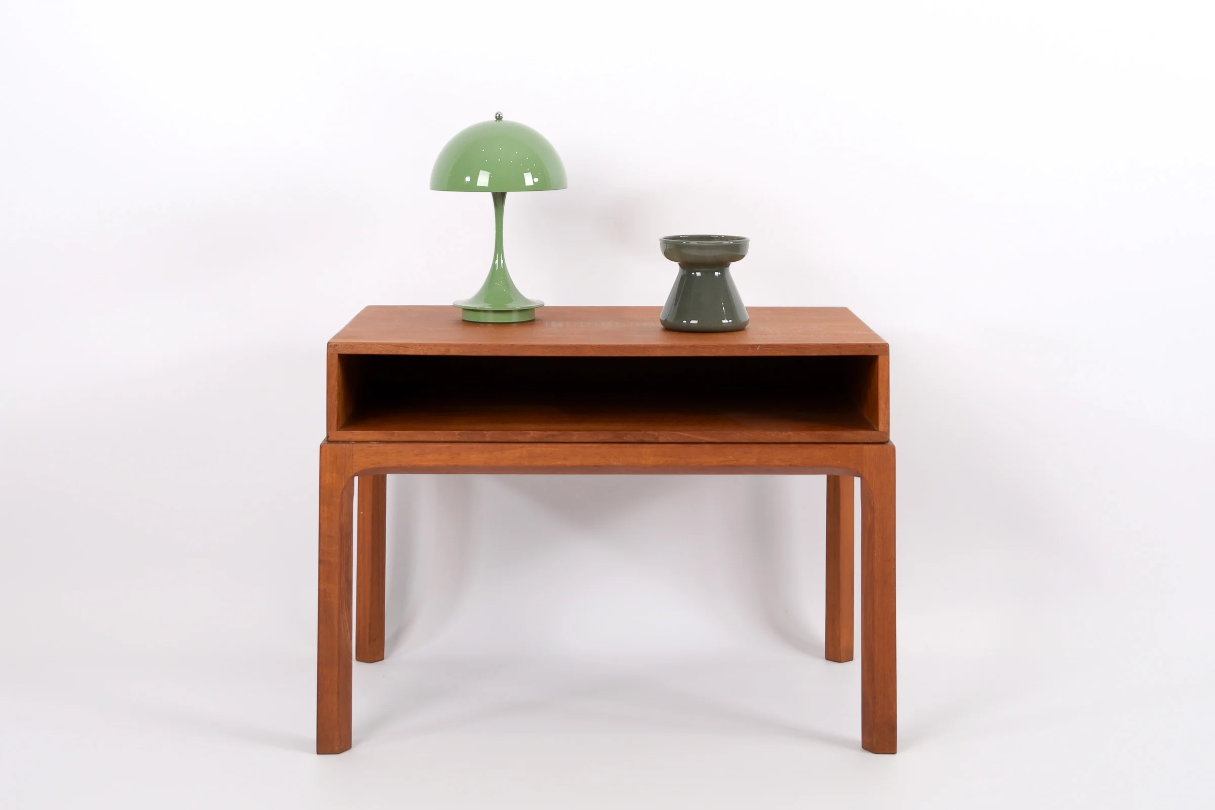 danish modern mid century vintage teck palissandre rio années 50 années 60 années 70 mobilier meuble ancien danois danemark scandinave maison nordik paris meubles décoration design éditeur designer Kai Kristiansen chevet en teck table de lit meuble de rangement