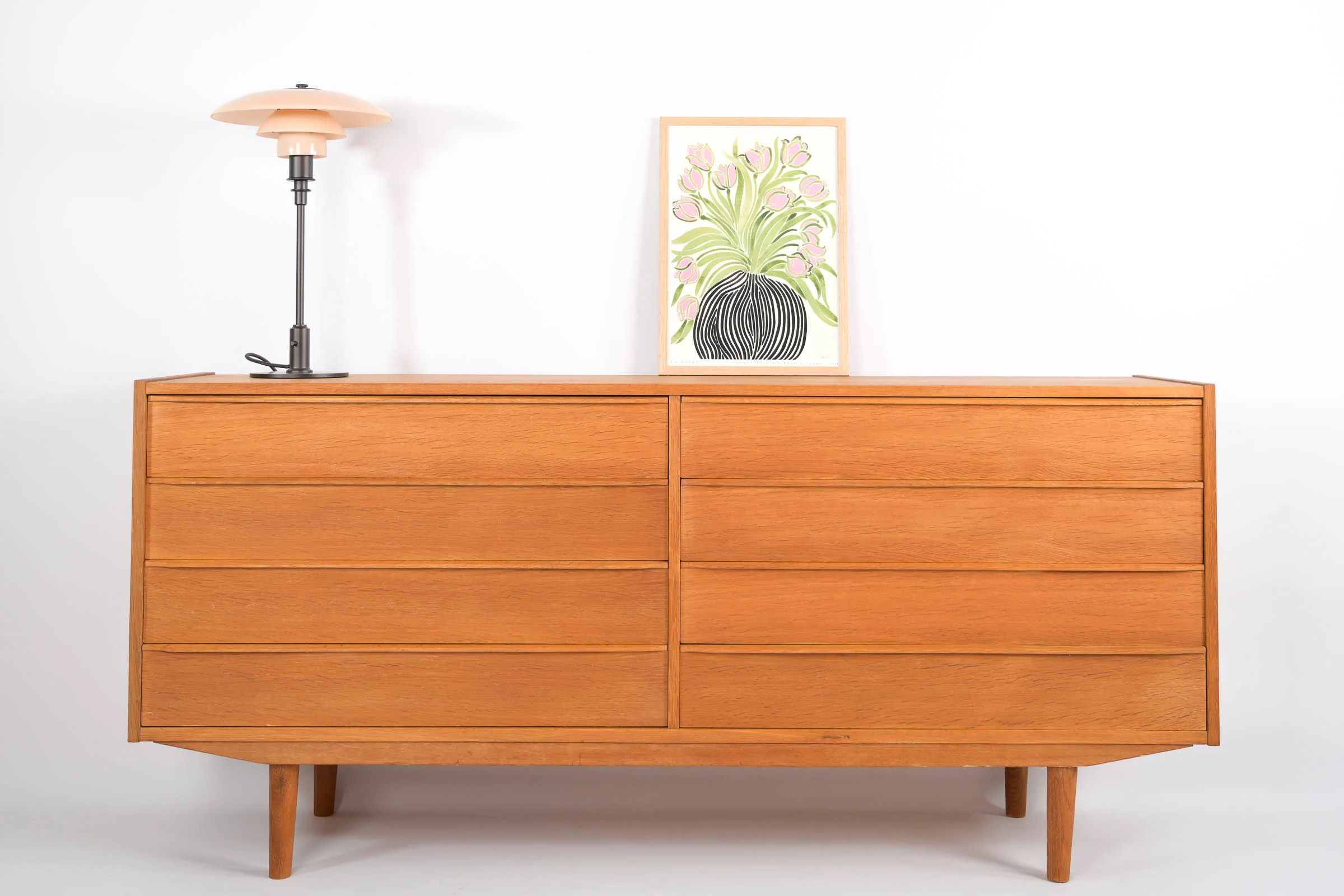 danish modern mid century vintage teck palissandre rio années 50 années 60 années 70 mobilier meuble ancien danois danemark scandinave maison nordik paris meubles décoration design éditeur designer commode double 8 tiroirs en chêne meuble de rangement à tiroirs