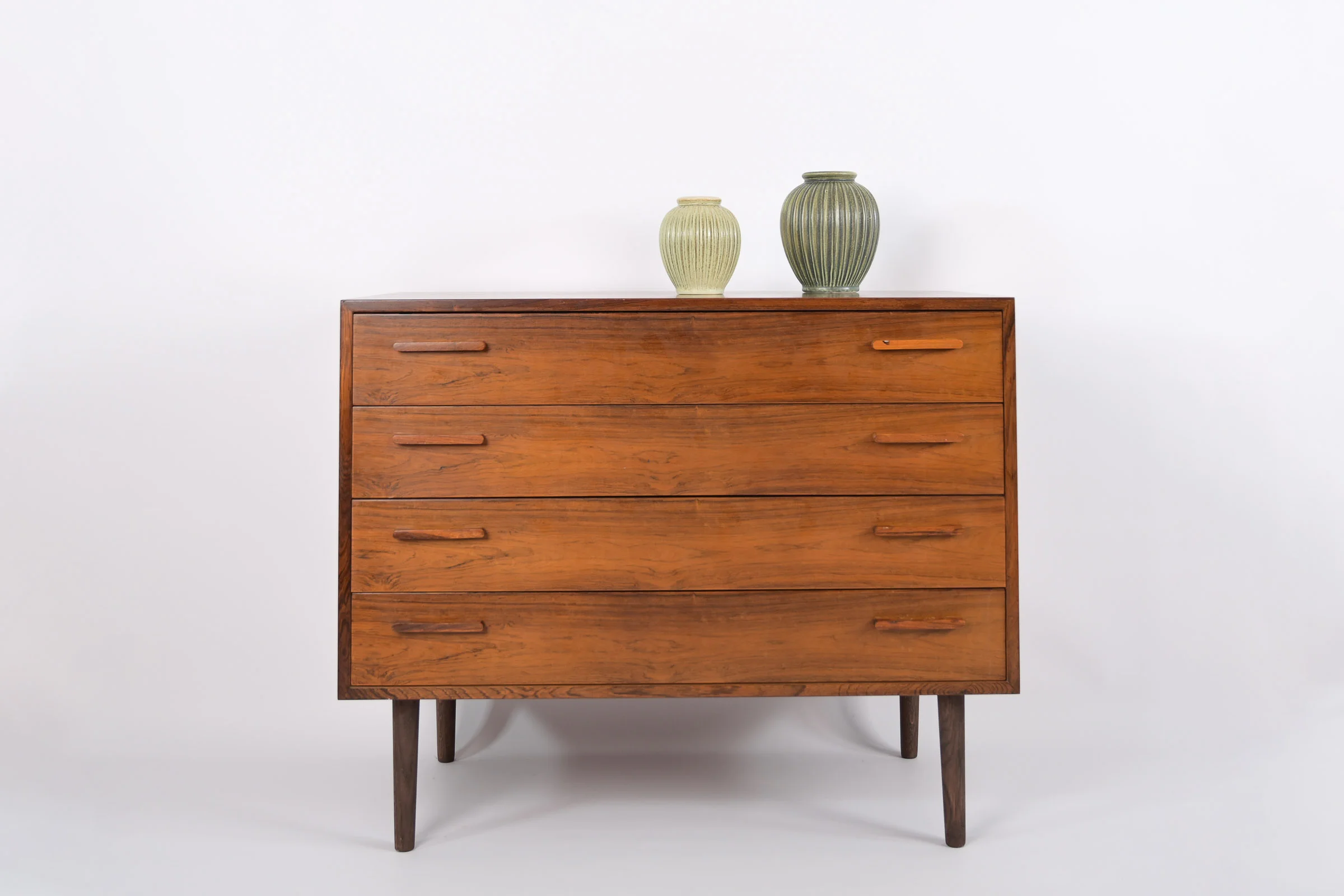 danish modern mid century vintage teck palissandre rio années 50 années 60 années 70 mobilier meuble ancien danois danemark scandinave maison nordik paris meubles décoration design éditeur designer Kai Kristiansen commode 4 tiroirs en Palissandre de Rio meuble de rangement à tiroirs