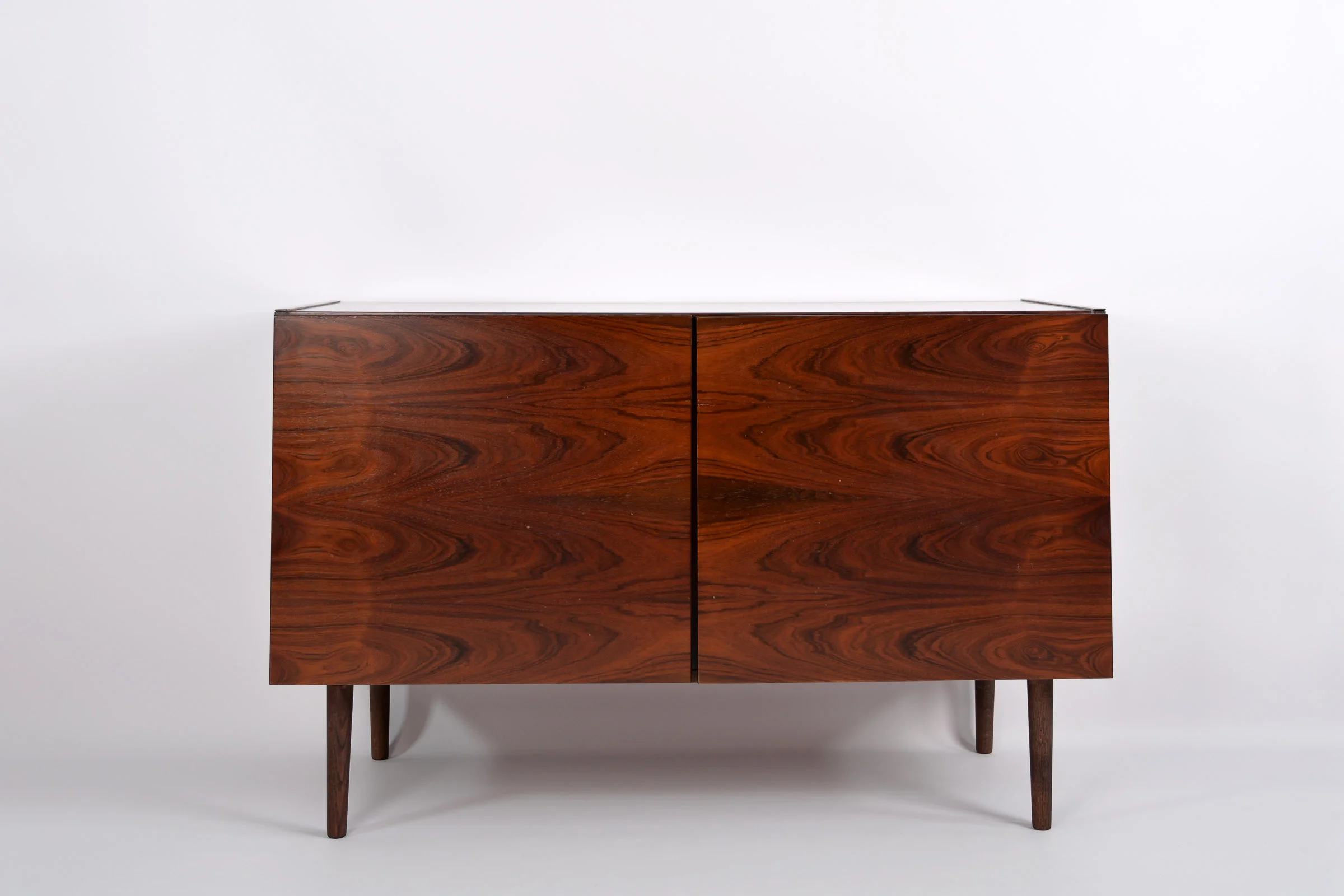 3 Enfilades en Palissandre de Rio ‘Ib Kofoed Larsen’