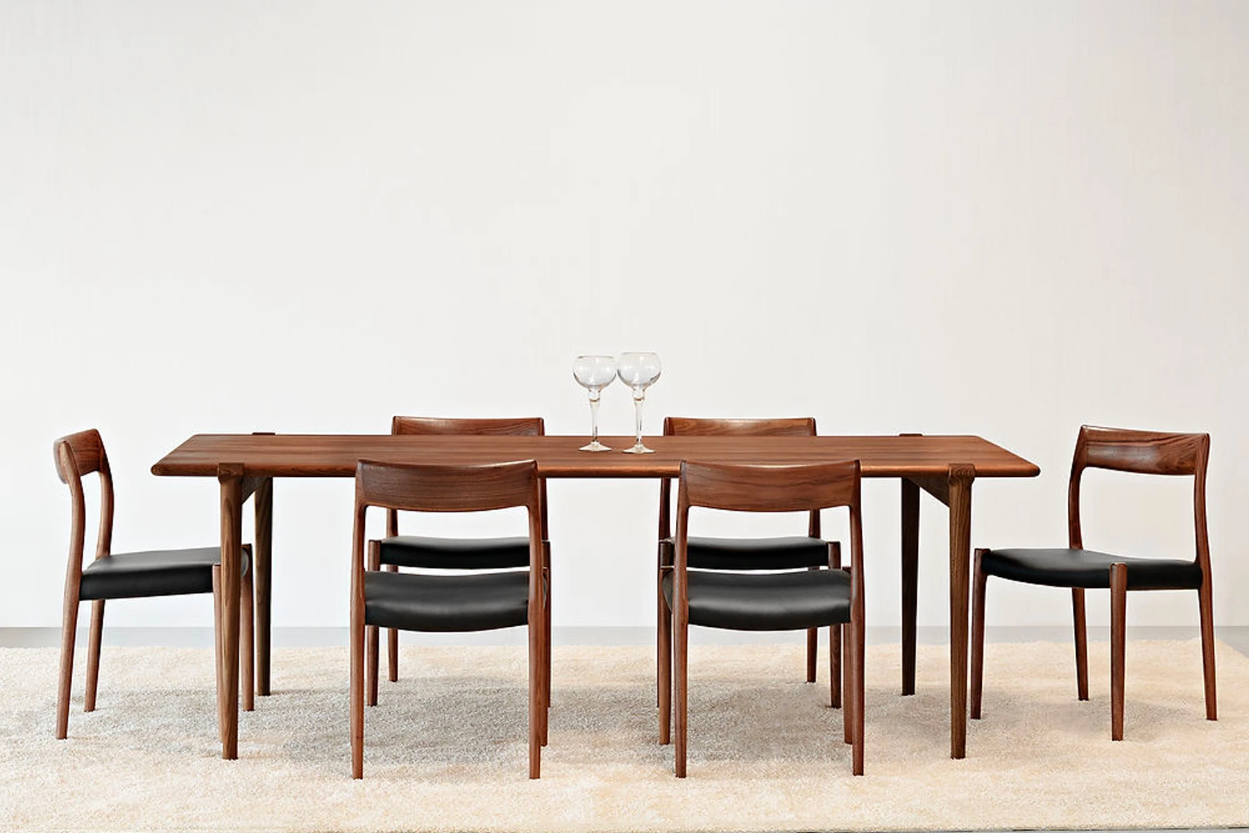 Table de Repas en Noyer ‘J. L. Møller’