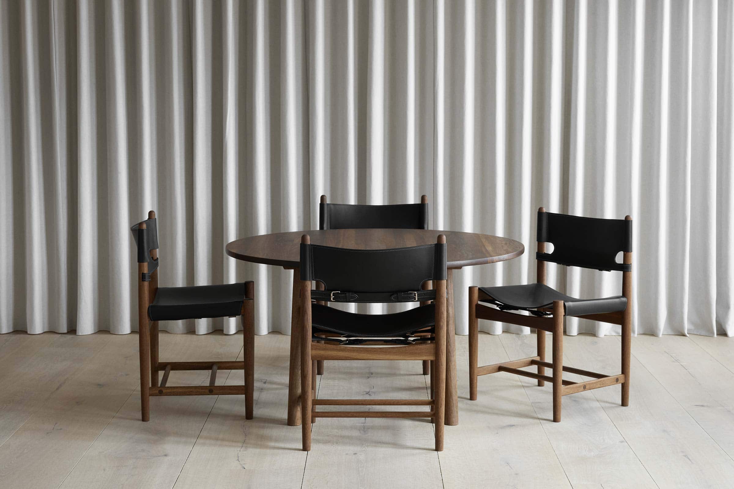 Chaise 'The Spanish Dining Chair'</br>'Fredericia'. Plusieurs finitions