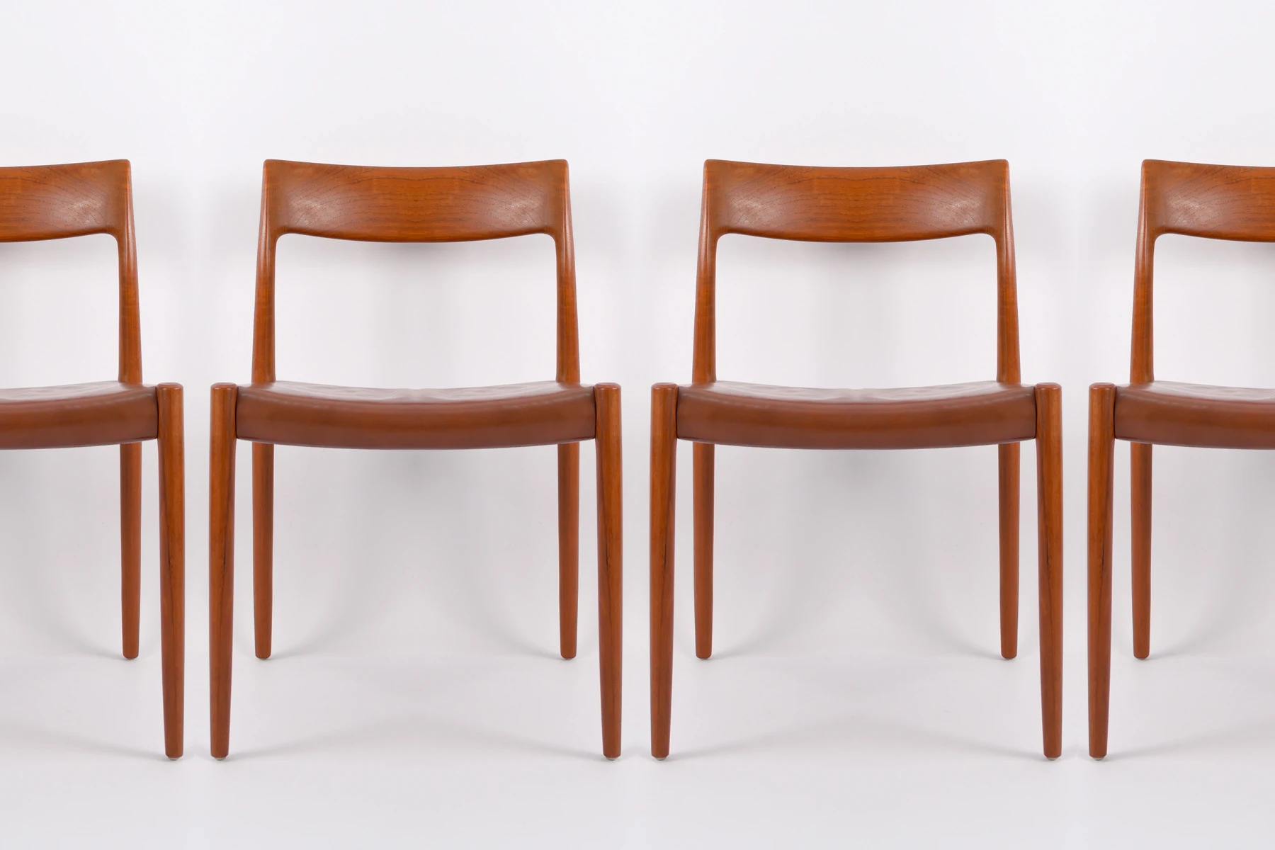 danish modern vintage teck palissandre rio années 50 années 60 années 70 mobilier meuble ancien danois Danemark scandinave maison nordik Paris meubles décoration design éditeur marque designer Niels O. Møller 4 chaises de table en teck chaise table à manger chaise modèle 77 design scandinave