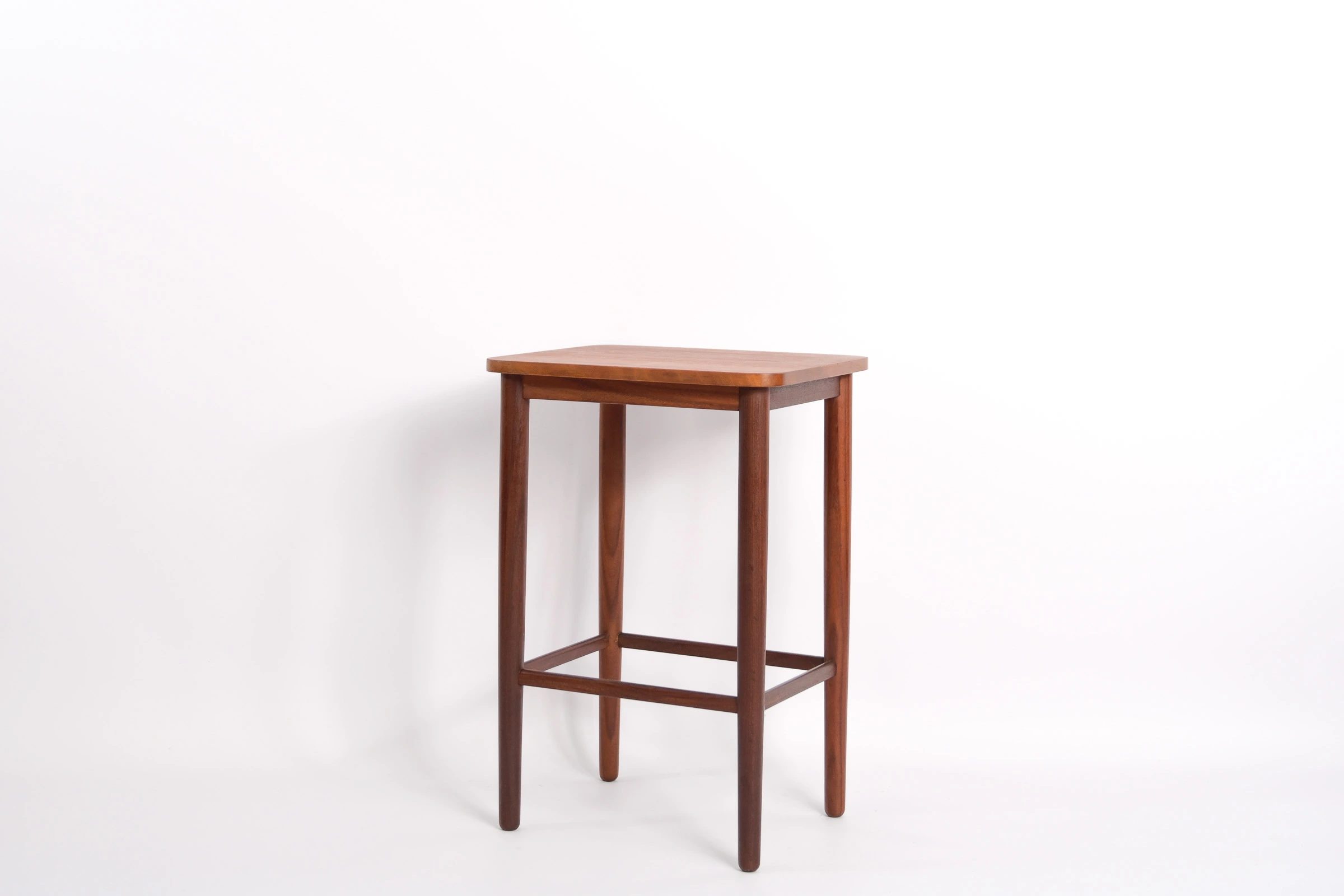 Table d’appoint en Teck