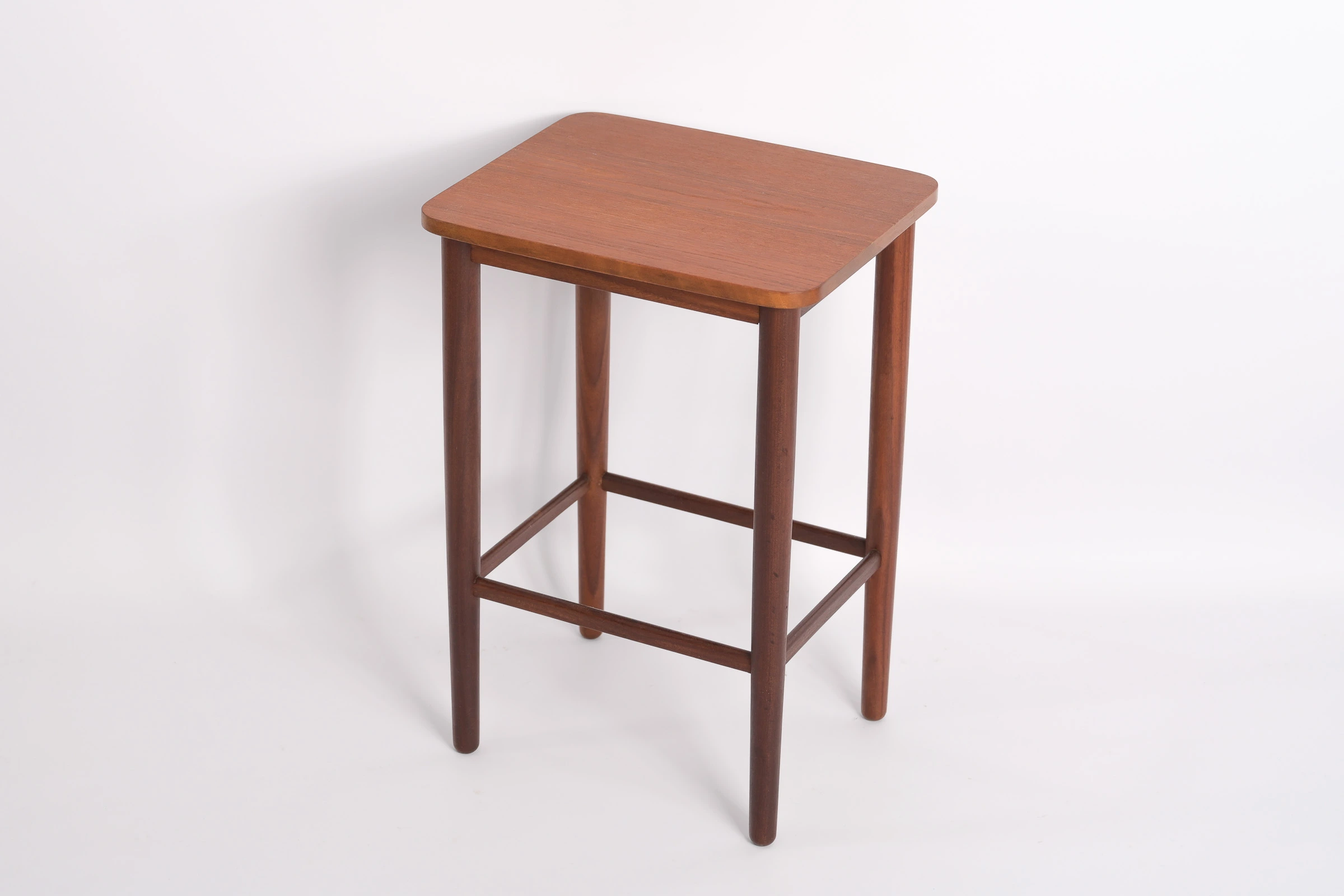 Table d’appoint en Teck