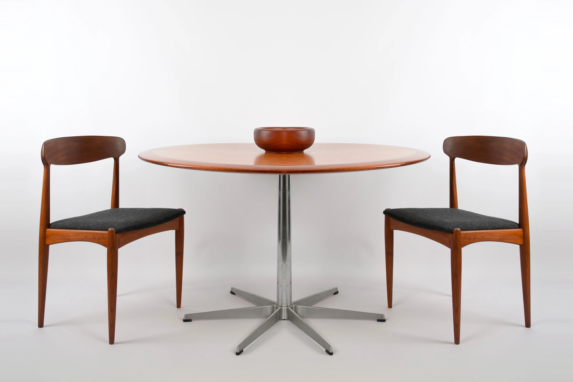 Table de Repas Ronde ‘Arne Jacobsen’